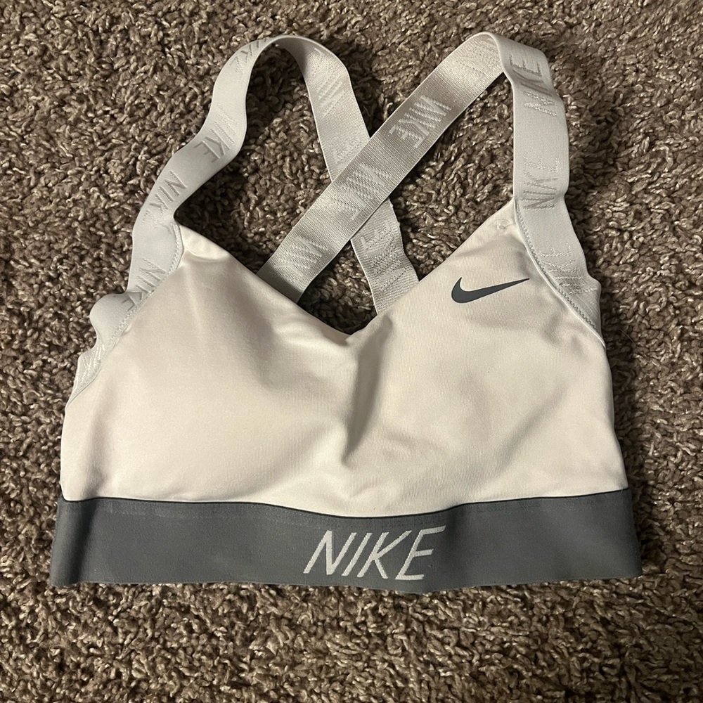 🤍 WHITE AND GREY NIKE SPORTS BRA 🤍